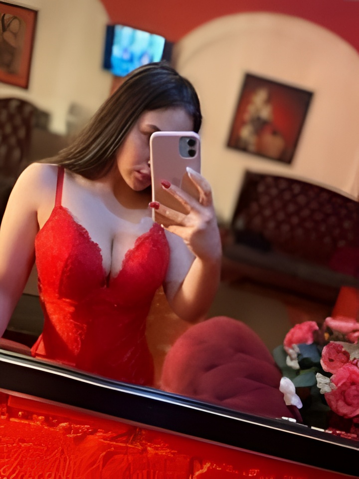 Элина привлекальеная девушка из Таштагол цена от 10000 руб