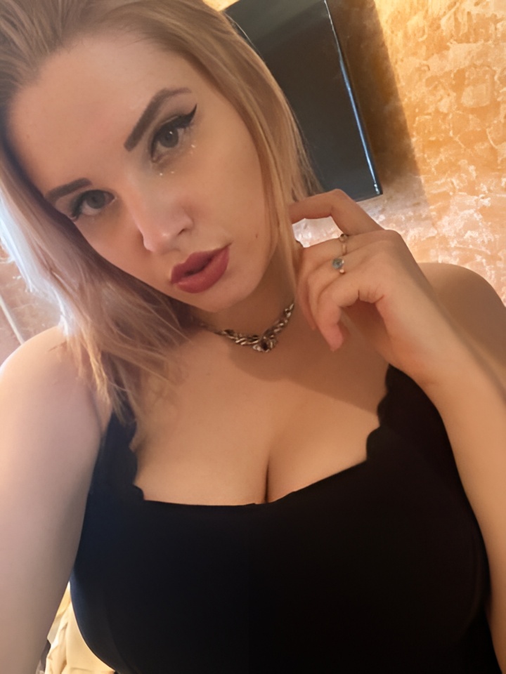 Роксана привлекальеная девушка из Таштагол цена от 3000 руб