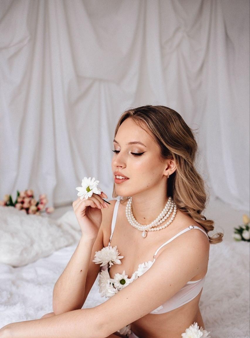 Аня привлекальеная девушка из Таштагол цена от 7000 руб